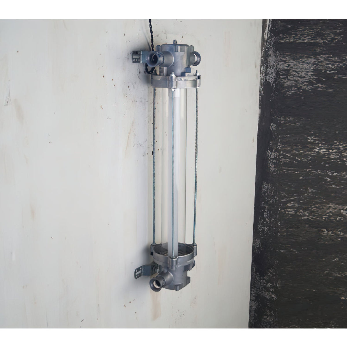 pillar-offset-wall-lamp