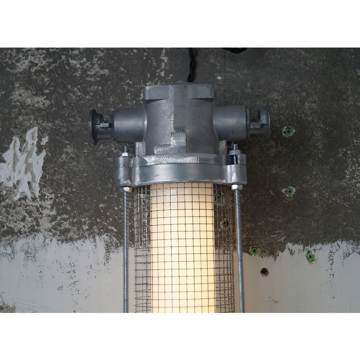 pillar-offset-wall-lamp