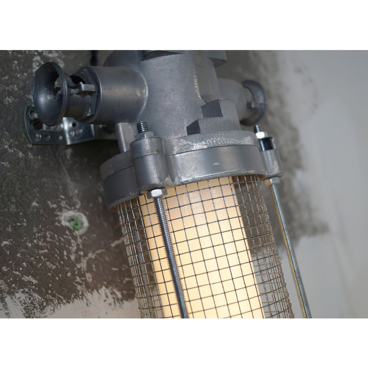 pillar-offset-wall-lamp