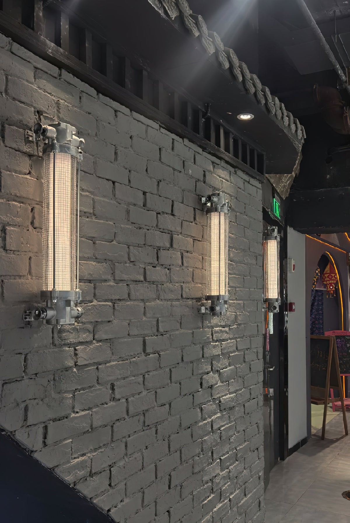 pillar-offset-wall-lamp
