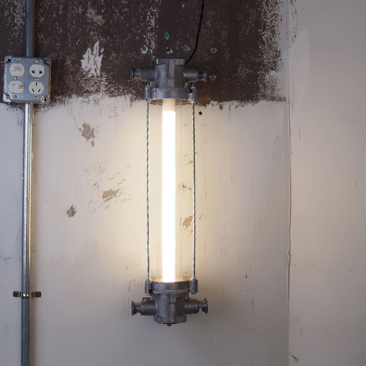 pillar-offset-wall-lamp