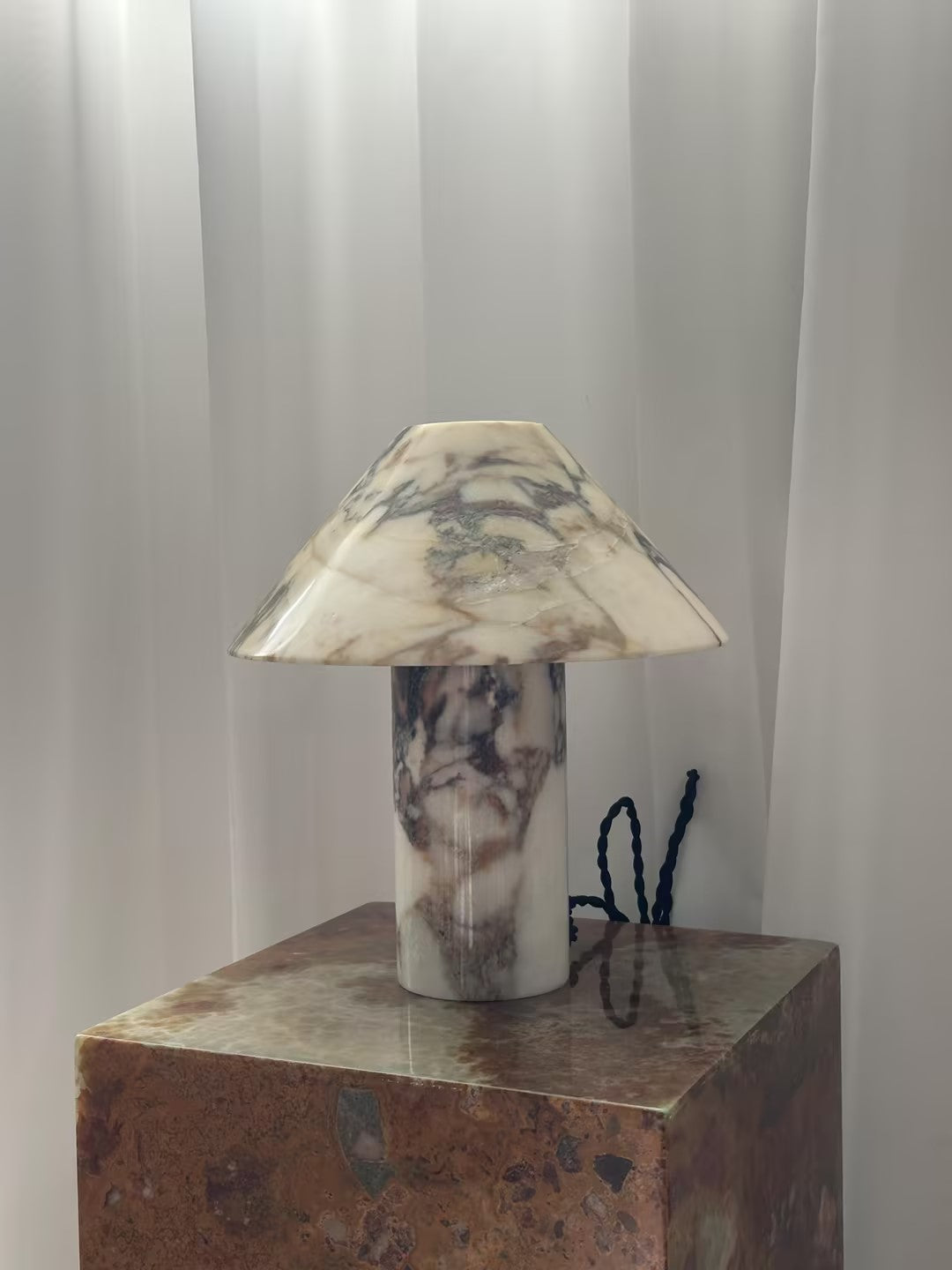pillar-stone-table-lamp