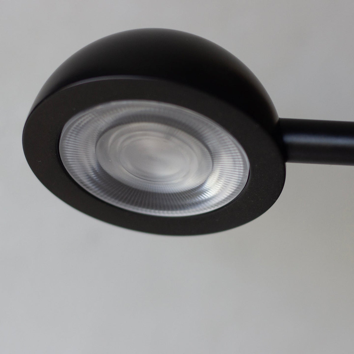 pin-floor-lamp
