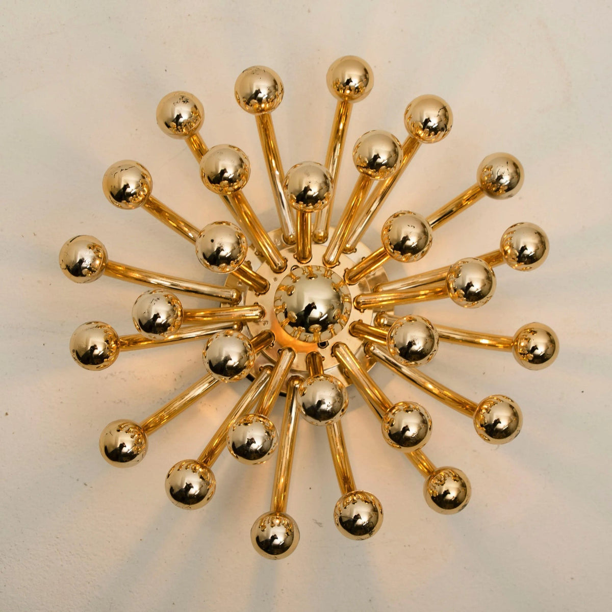 Pistillino Brass Wall Sconce – Modern Gold Orb Lighting Fixture