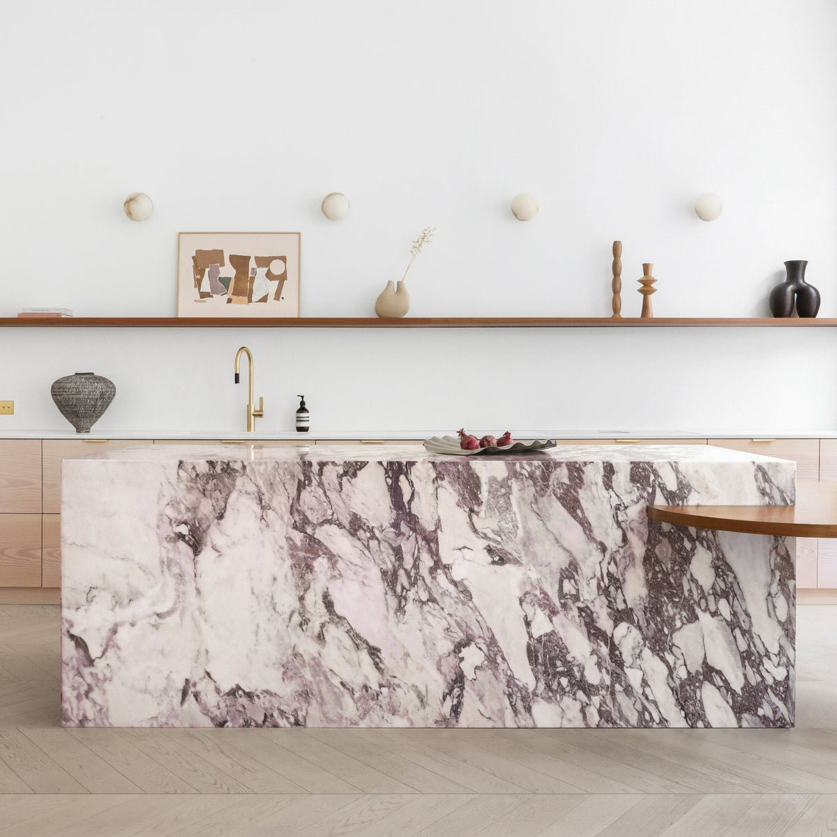 planette-alabaster-wall-lamp