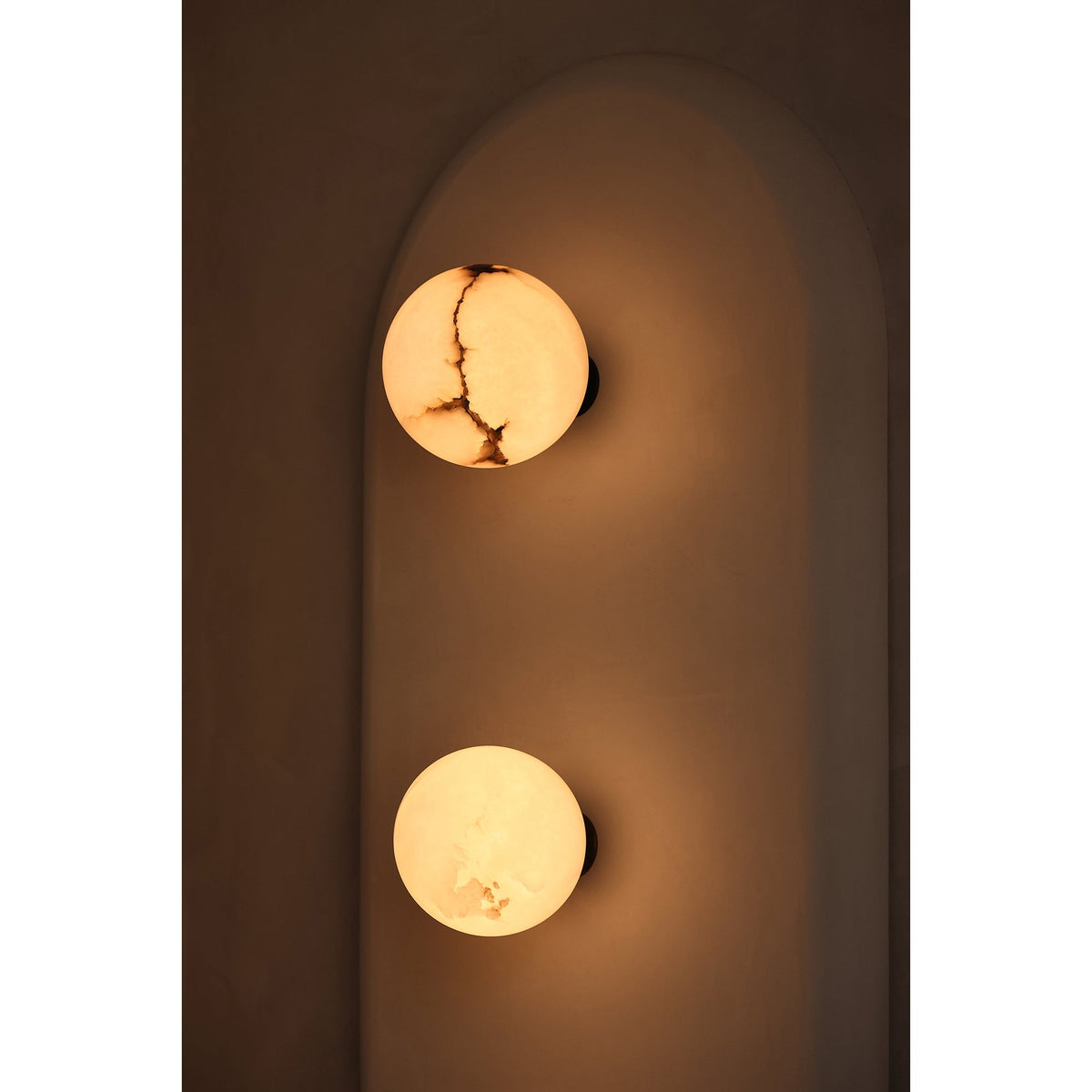 planette-alabaster-wall-lamp