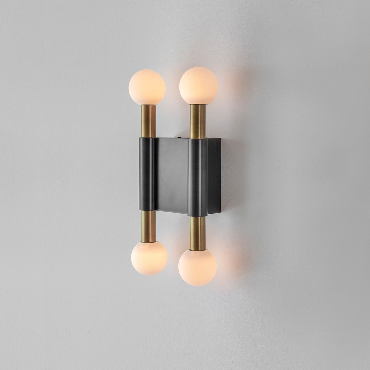pole-and-circile-wall-lamp