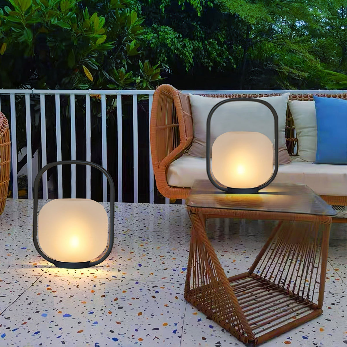 Portable Lantern Outdoor Table Lamp With Solar Panel