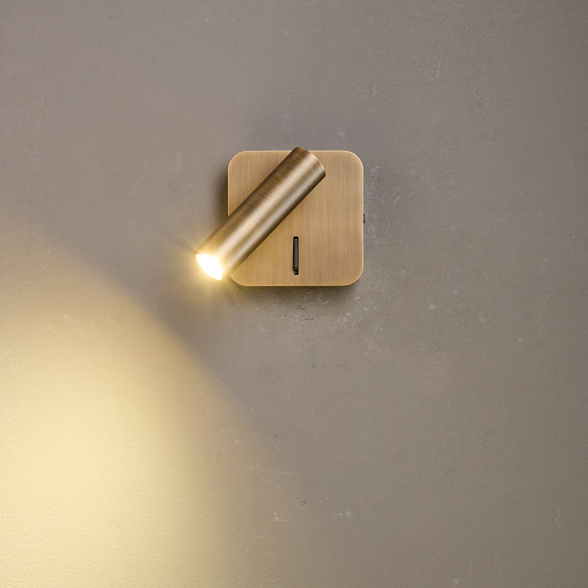 prea-wall-lamp
