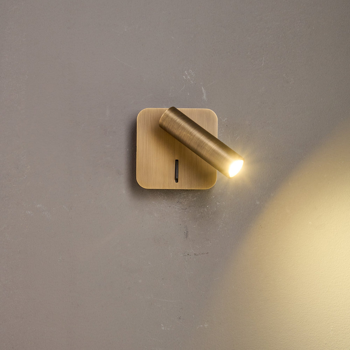 prea-wall-lamp