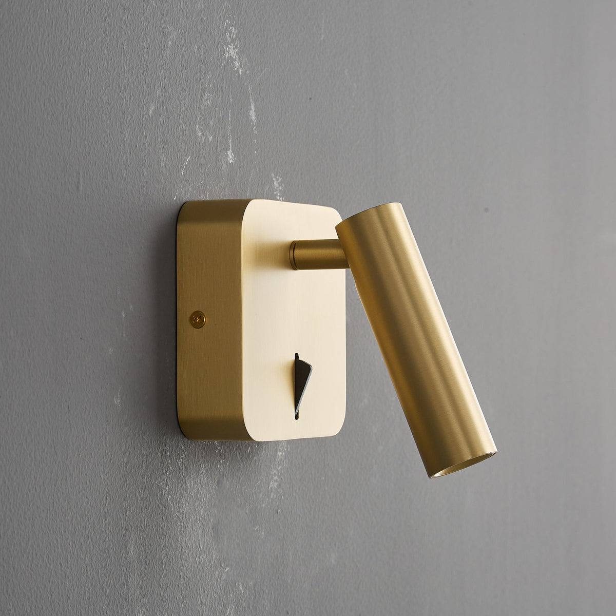 prea-wall-lamp