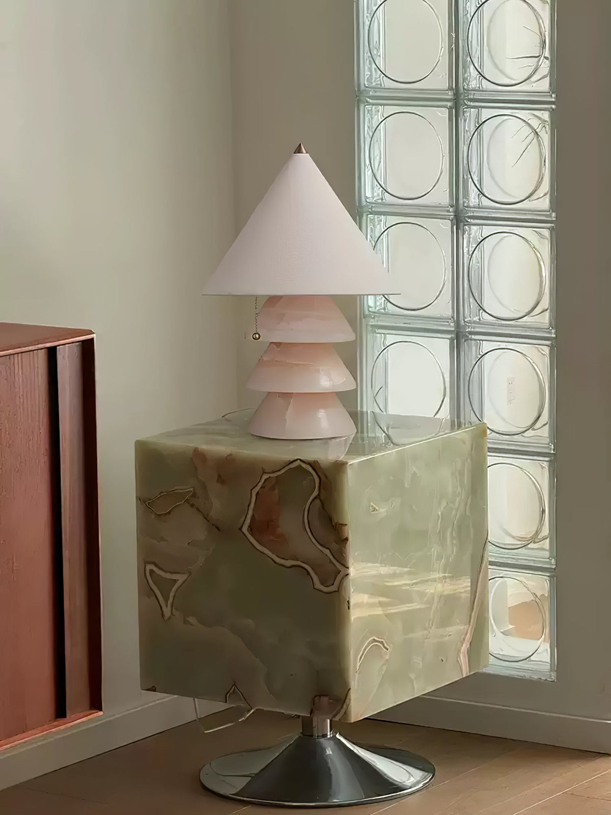 Pyralis Onyx Table Lamp – Sculptural Natural Stone Illumination