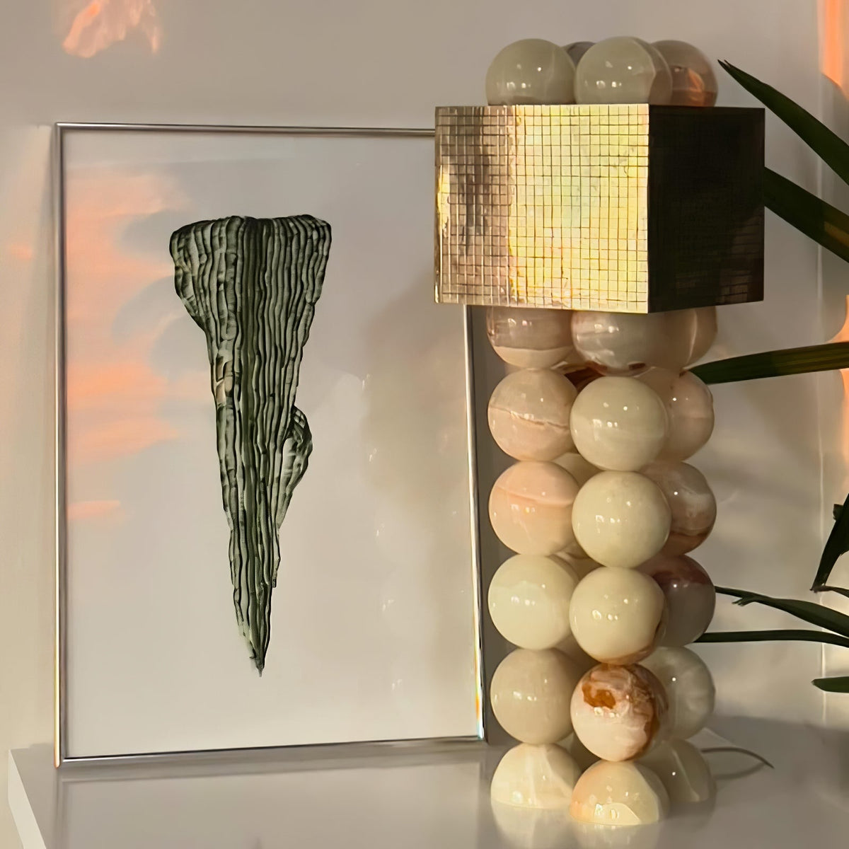Quava Jade Table Lamp – Natural Stone Sculptural Lighting for Modern Interiors