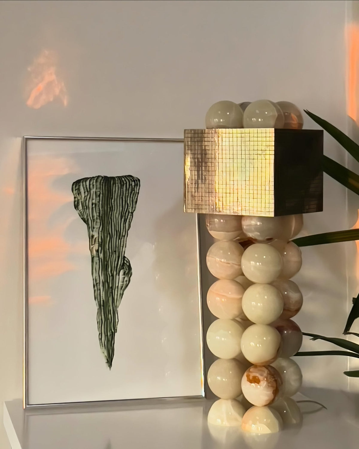 Quava Jade Table Lamp – Natural Stone Sculptural Lighting for Modern Interiors
