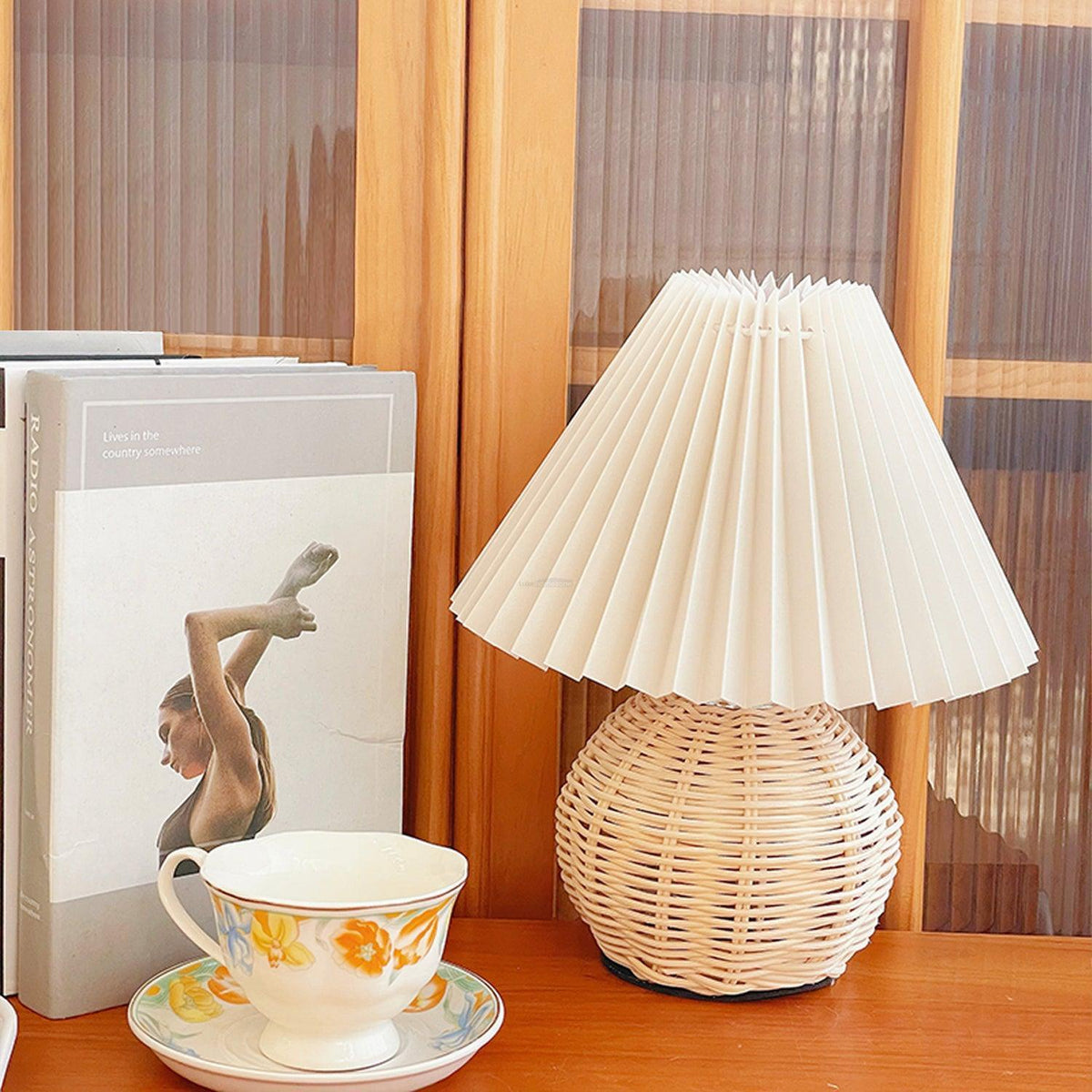 rattan-pleated-table-lamp