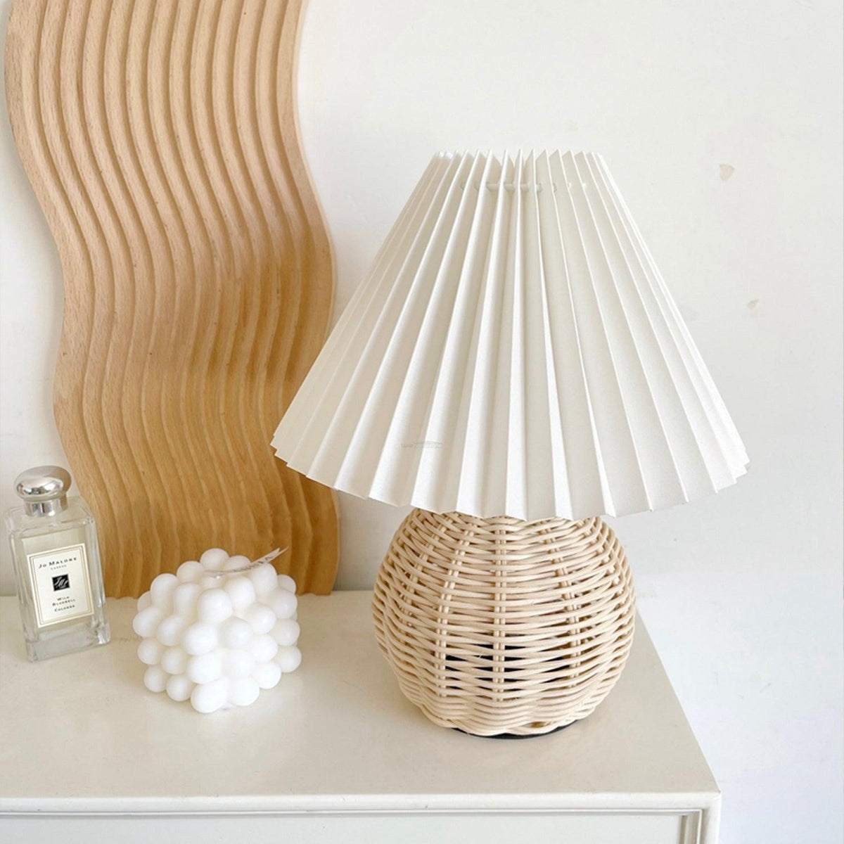 rattan-pleated-table-lamp