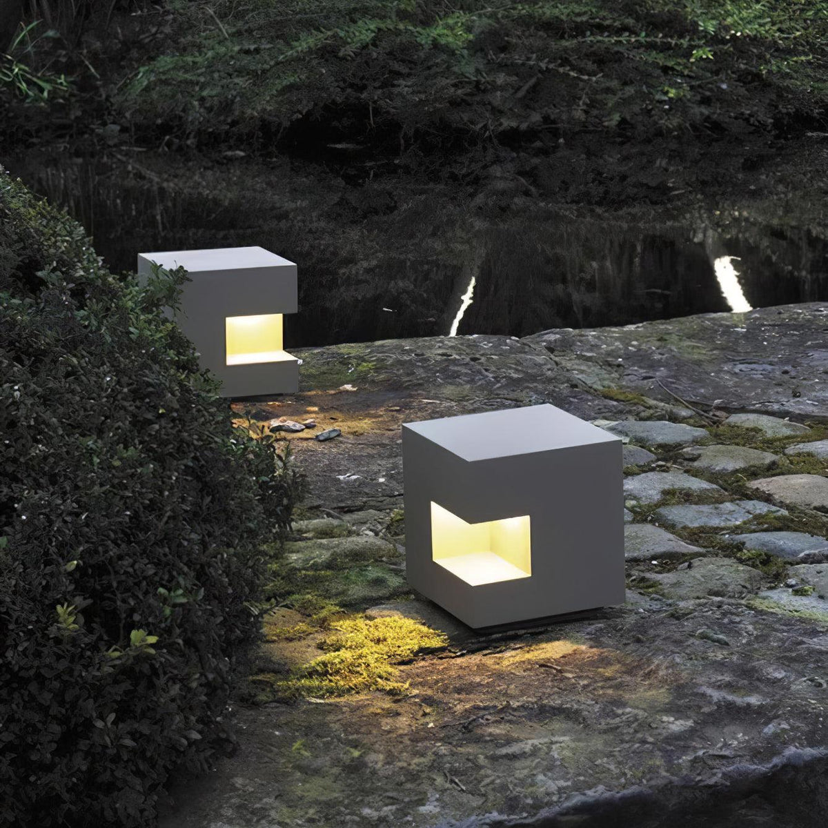 Modern Cube Outdoor Post Light – IP65 Waterproof LED Bollard for Pathways & Gardens