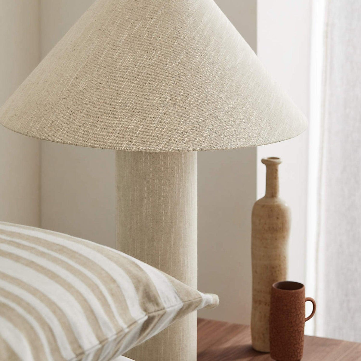 remi-linen-table-lamp