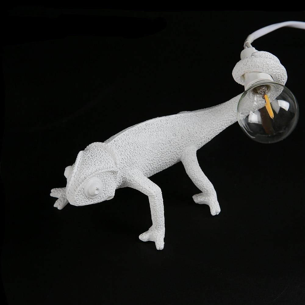 resin-lizard-table-lamp