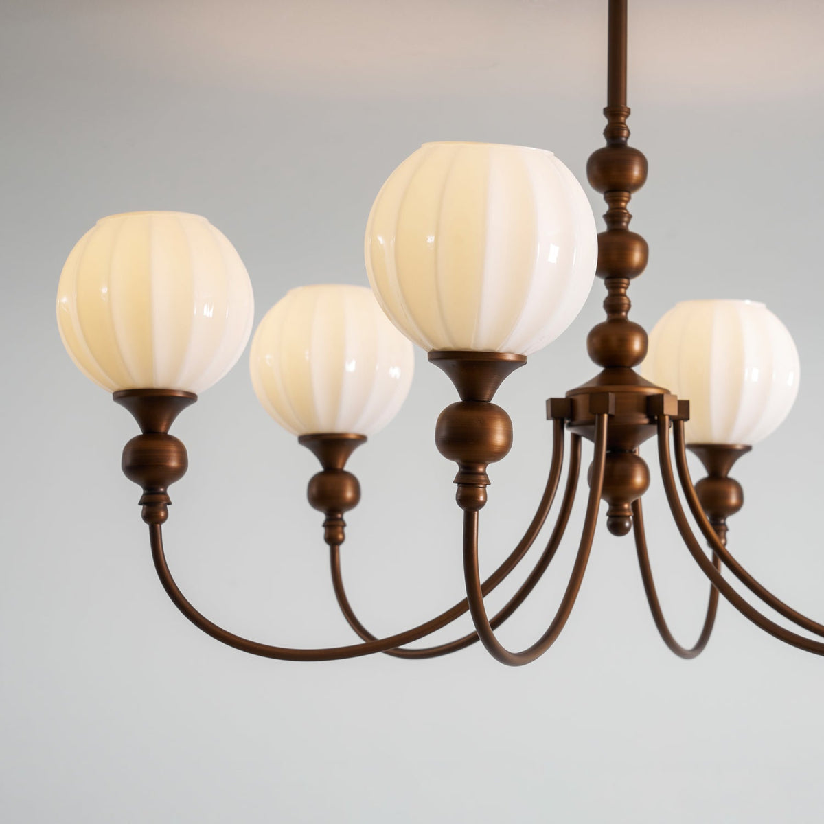 retro-monique-chandelier