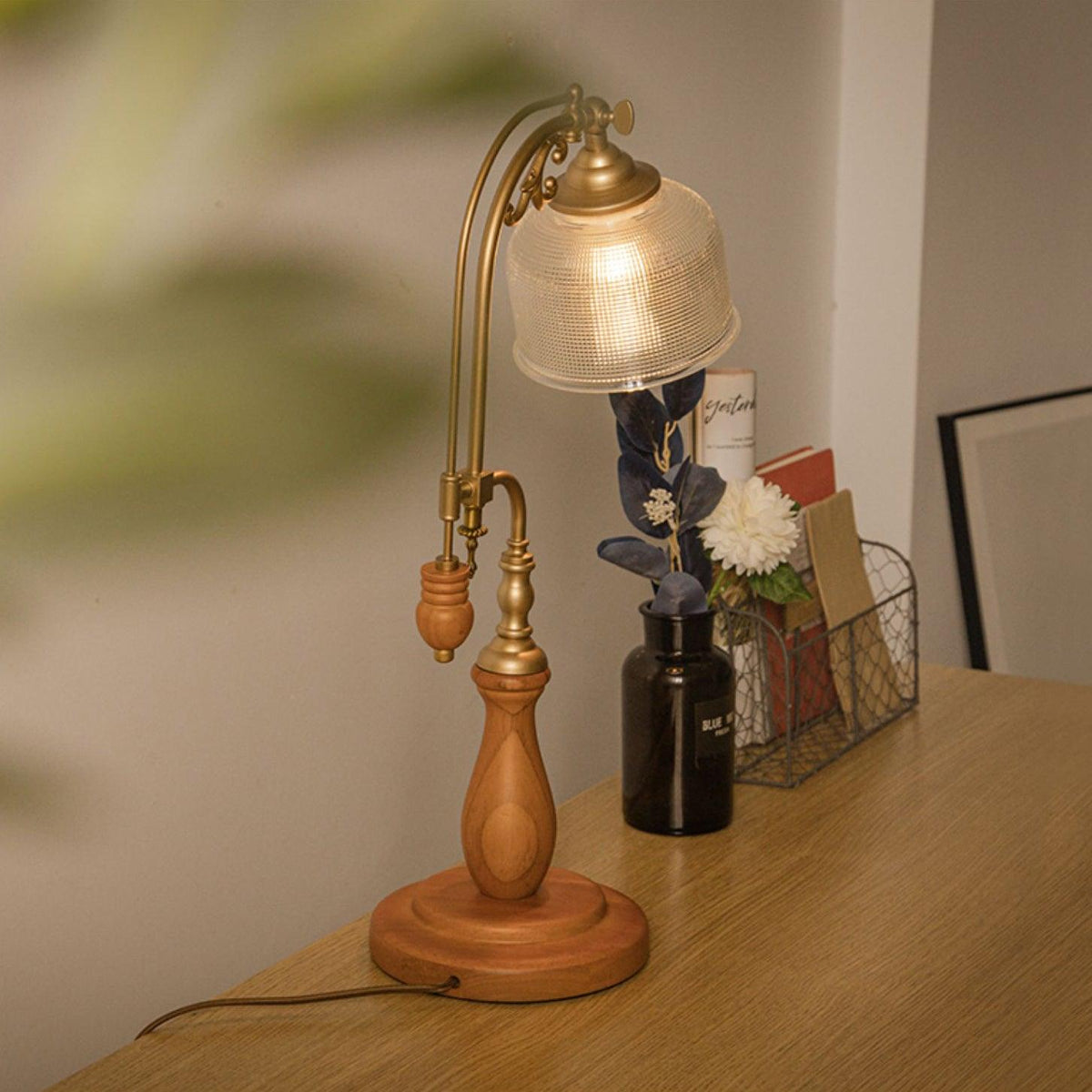 retro-glass-gooseneck-table-lamp