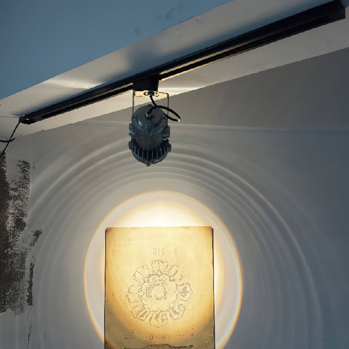 retro-industrial-aluminum-track-lights