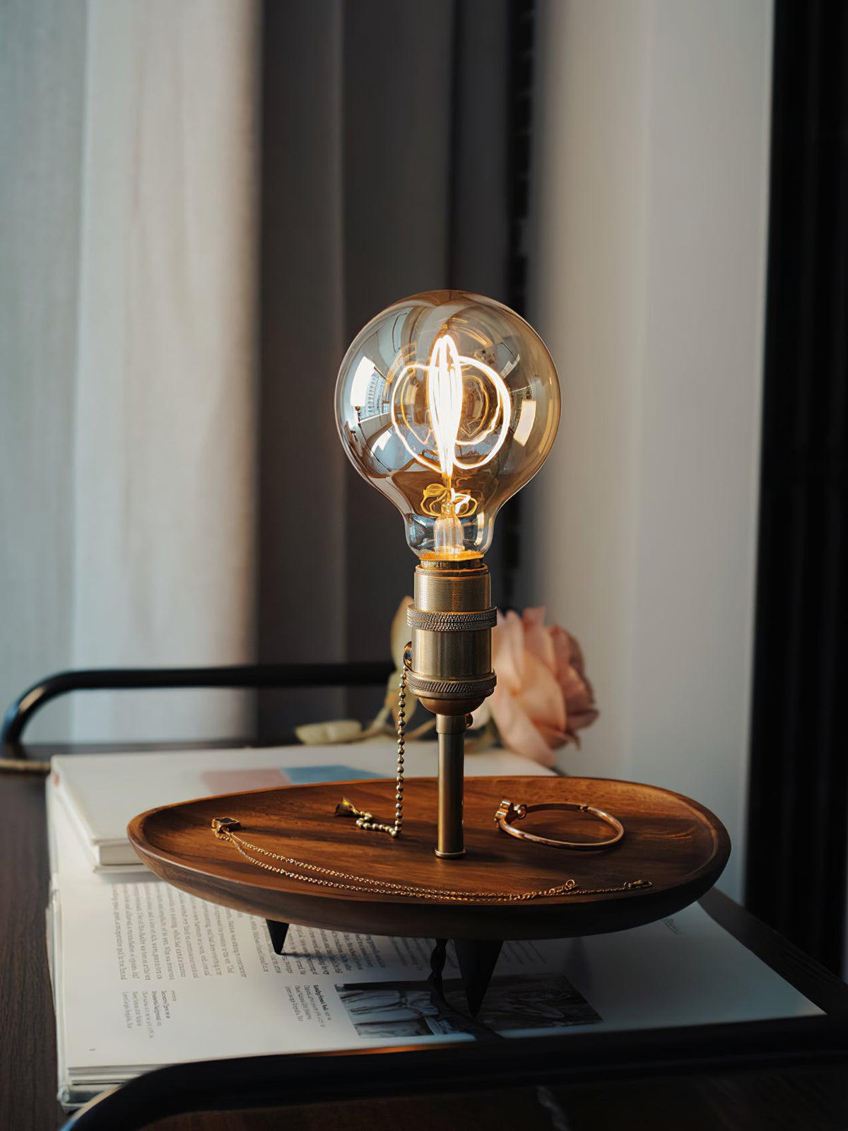 retro-solid-wood-tray-table-lamp