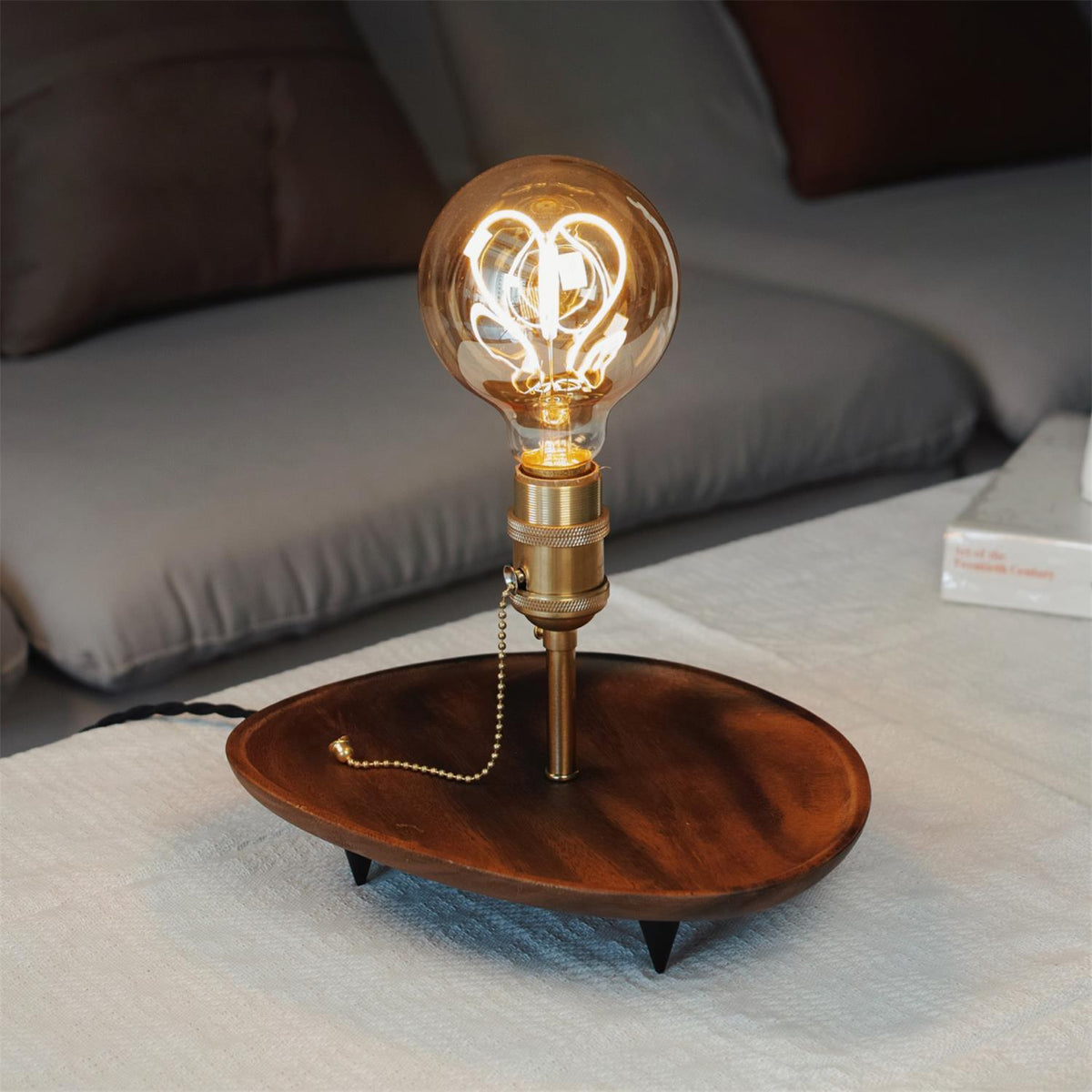 retro-solid-wood-tray-table-lamp