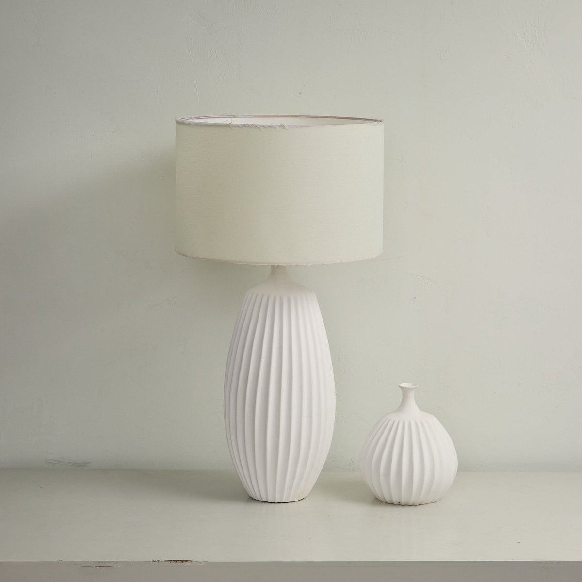 Ribbed Ceramic Table Lamp with Linen Shade for Modern Interiors