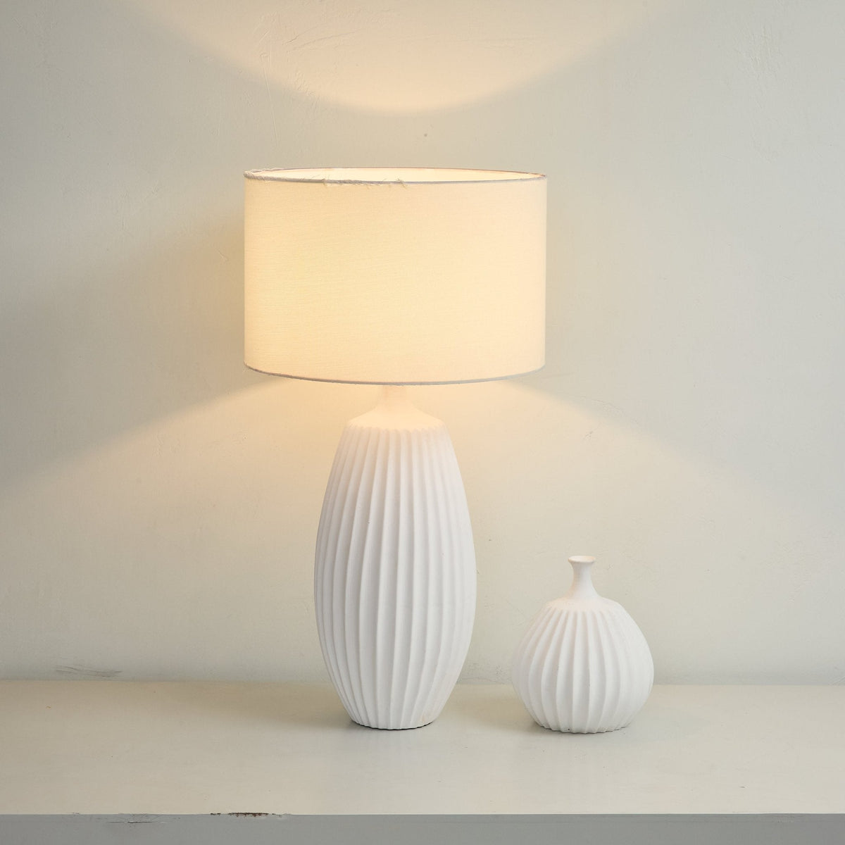 Ribbed Ceramic Table Lamp with Linen Shade for Modern Interiors