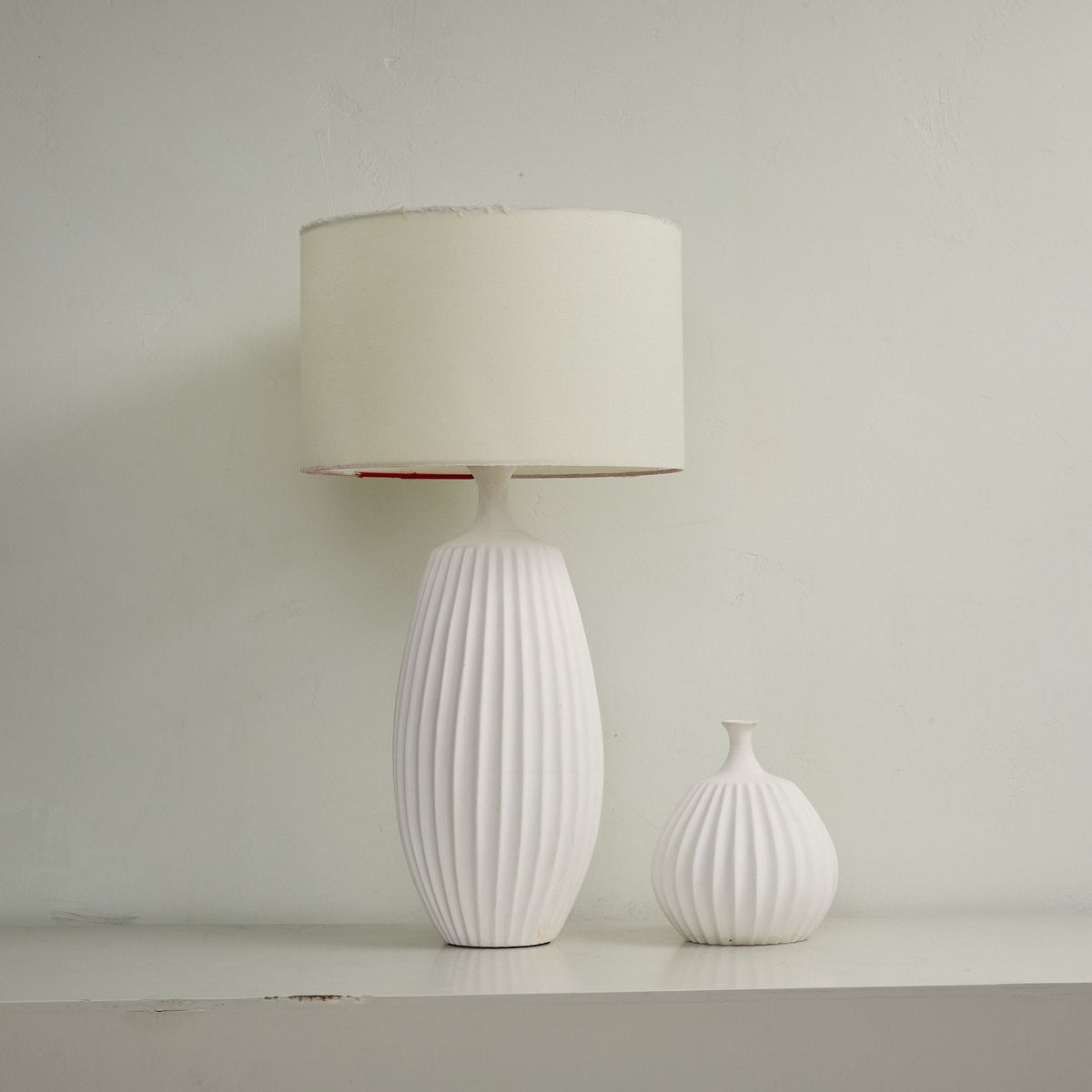 Ribbed Ceramic Table Lamp with Linen Shade for Modern Interiors