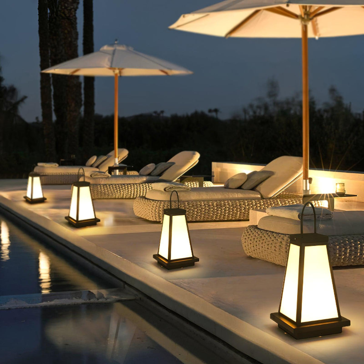 Roam Lantern Garden Solar Outdoor Lamp