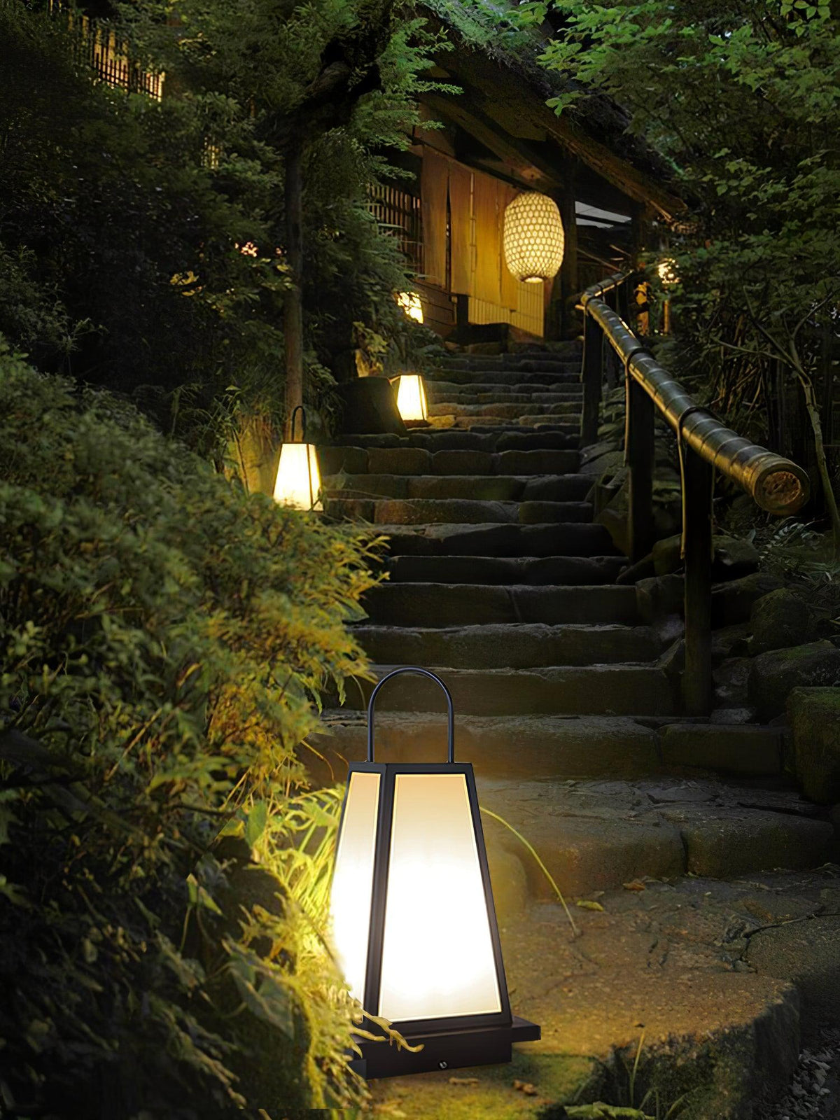 Roam Lantern Garden Solar Outdoor Lamp
