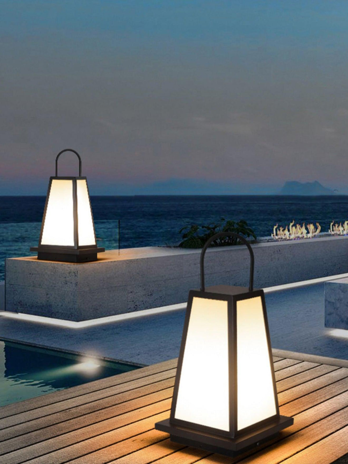 Roam Lantern Garden Solar Outdoor Lamp