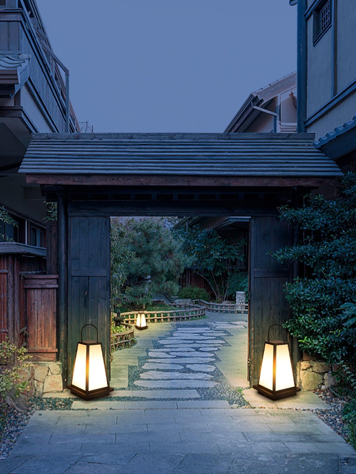 Roam Lantern Garden Solar Outdoor Lamp