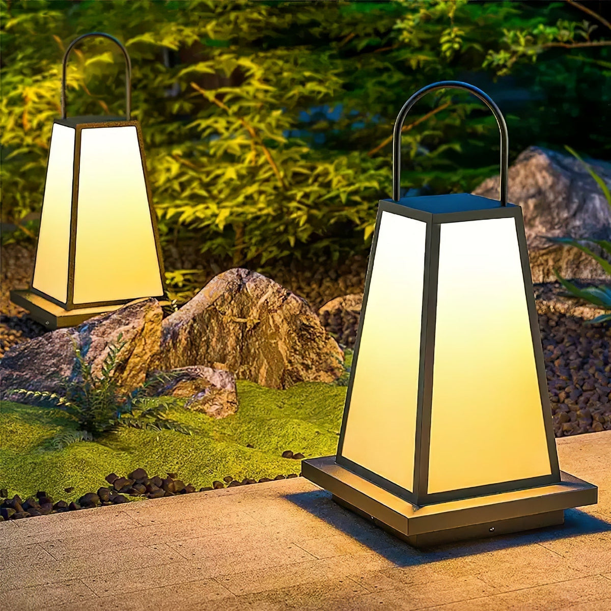 Roam Lantern Garden Solar Outdoor Lamp