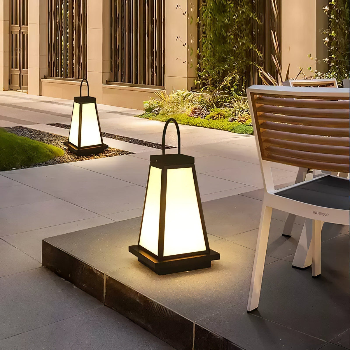 Roam Lantern Garden Solar Outdoor Lamp