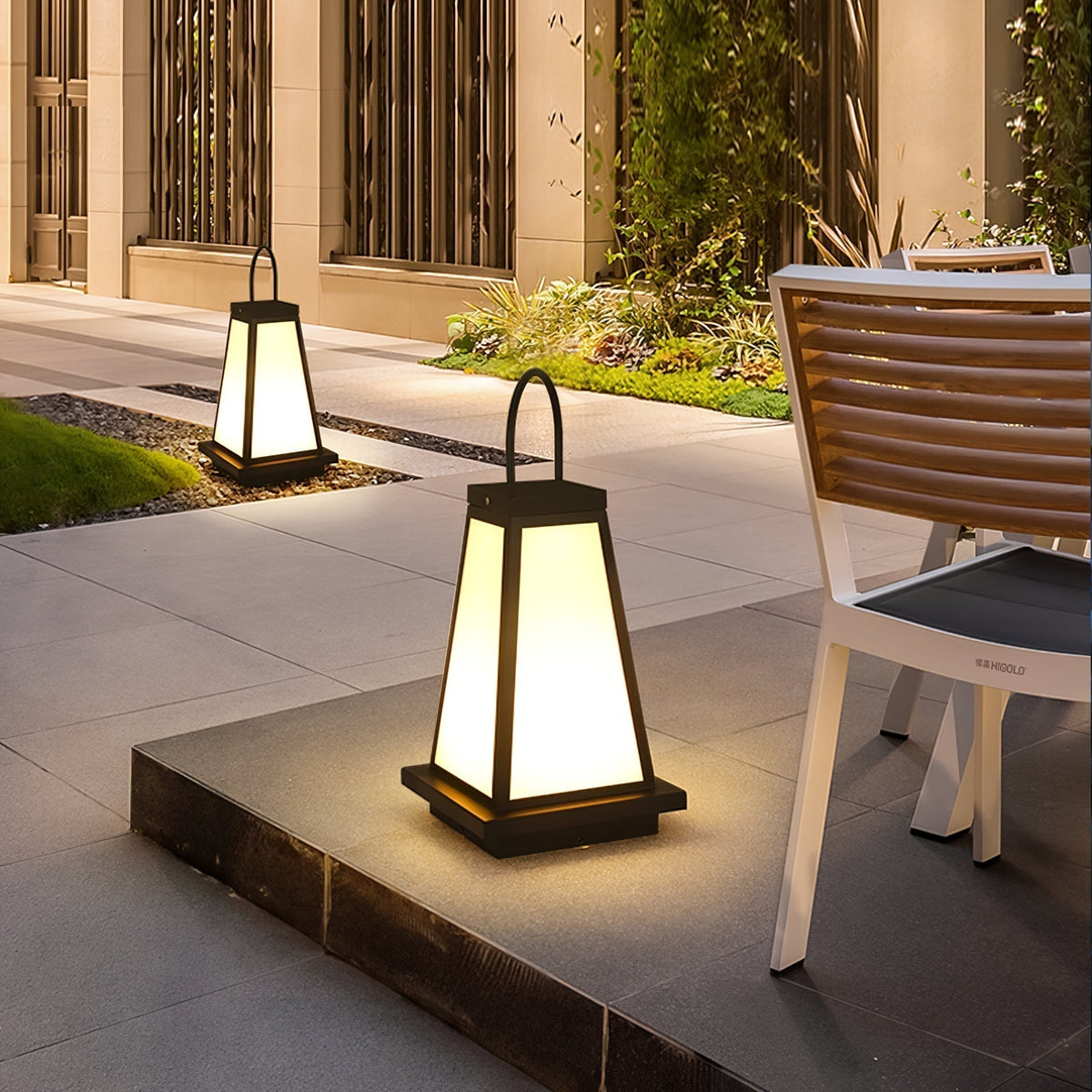 Roam Lantern Garden Solar Outdoor Lamp