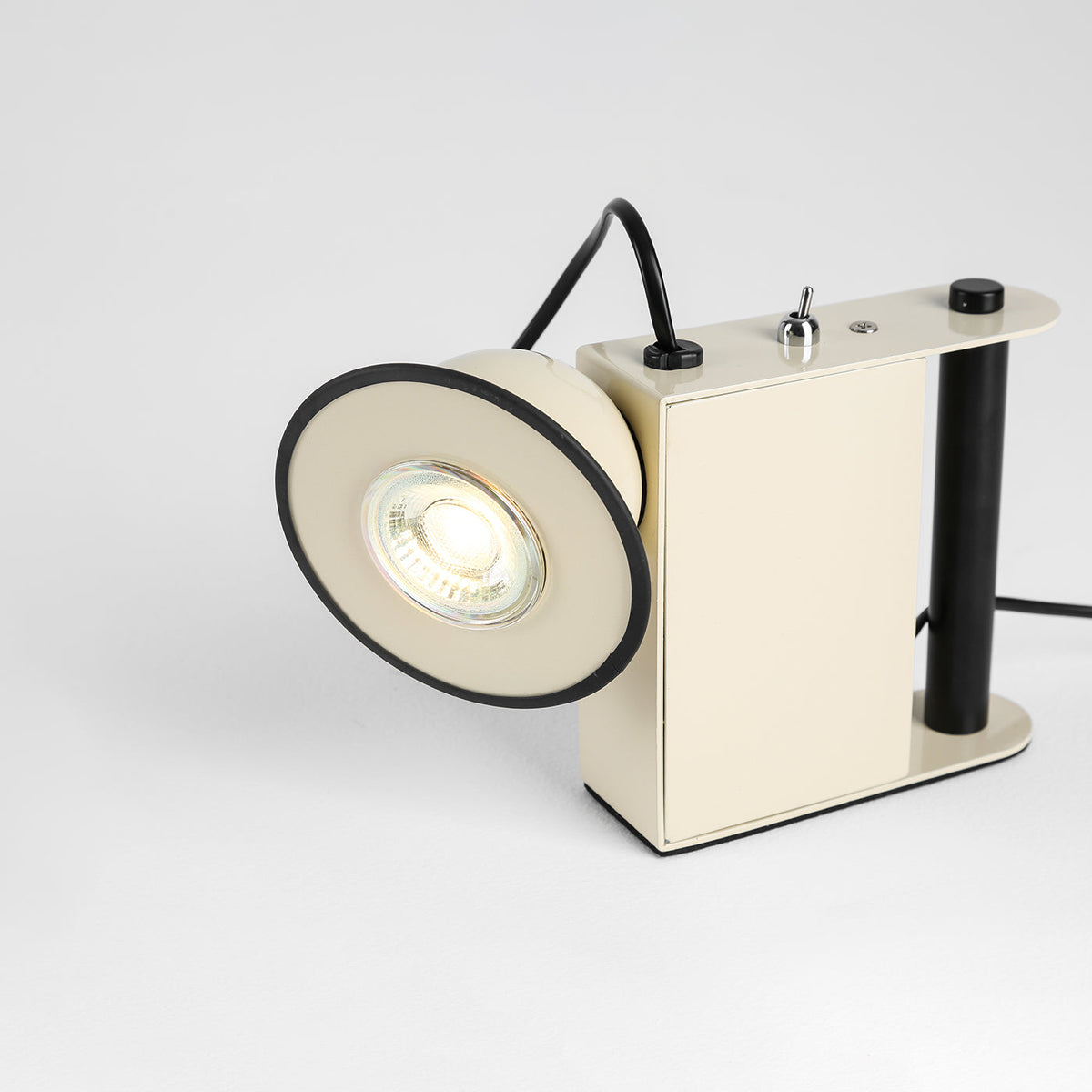 roland-camera-table-light
