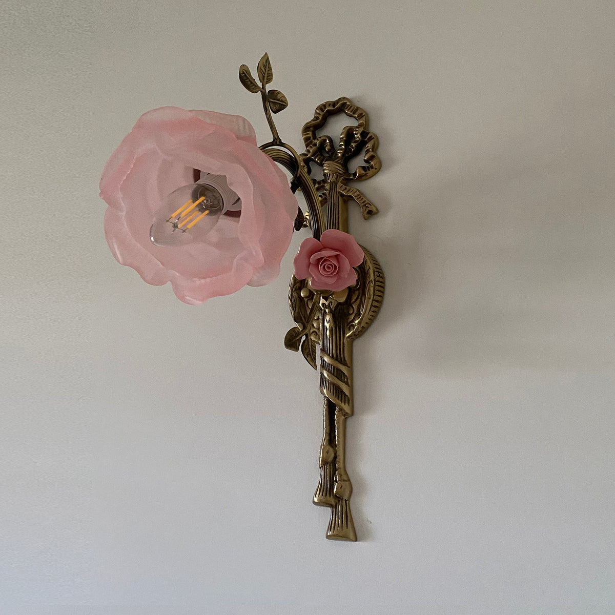 rosalie-floral-wall-lamp