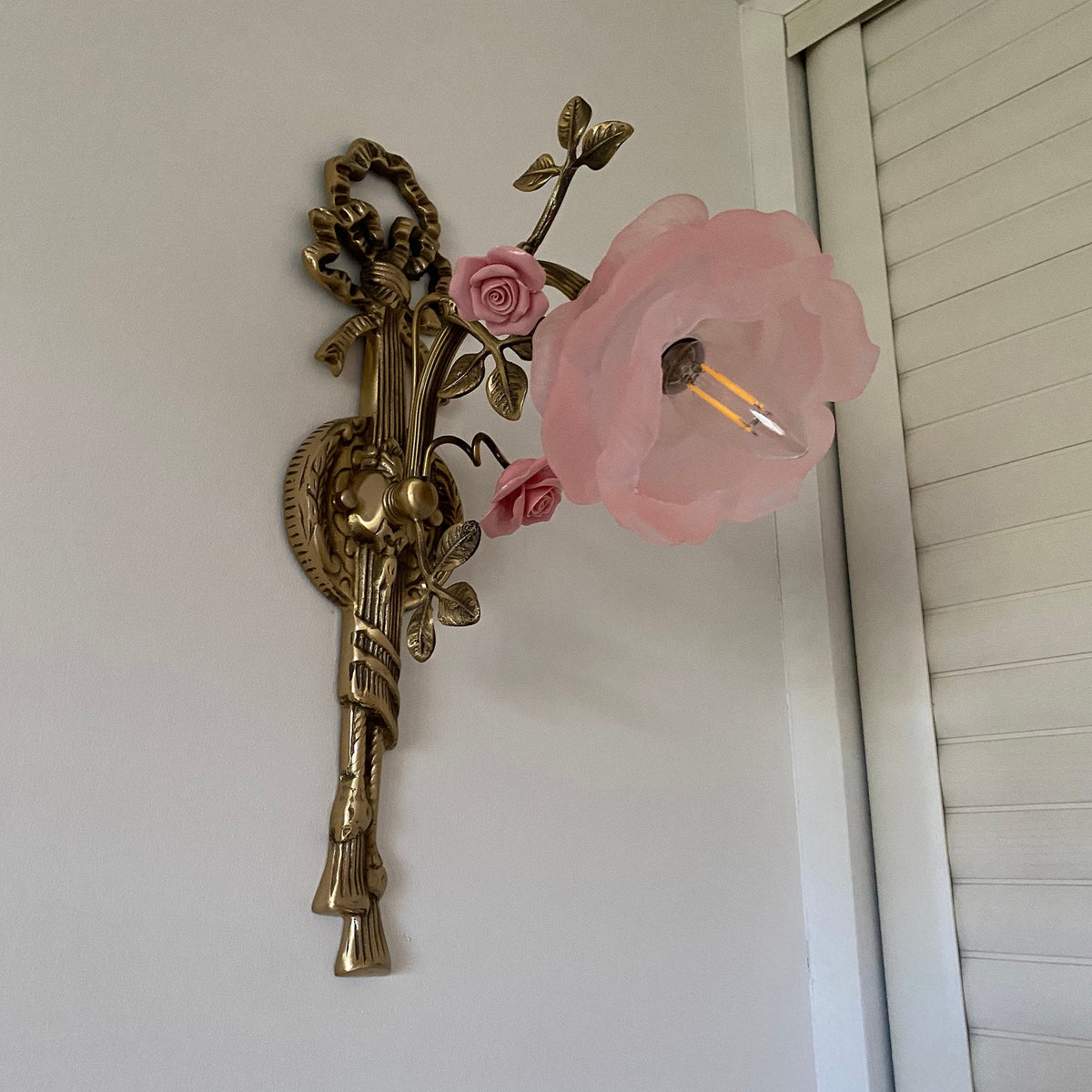 rosalie-floral-wall-lamp