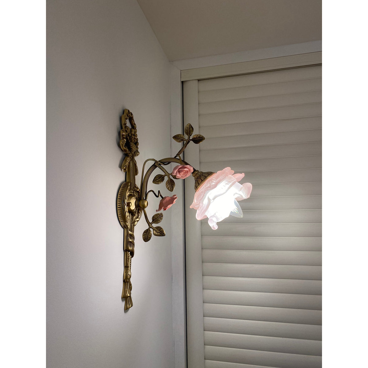 rosalie-floral-wall-lamp