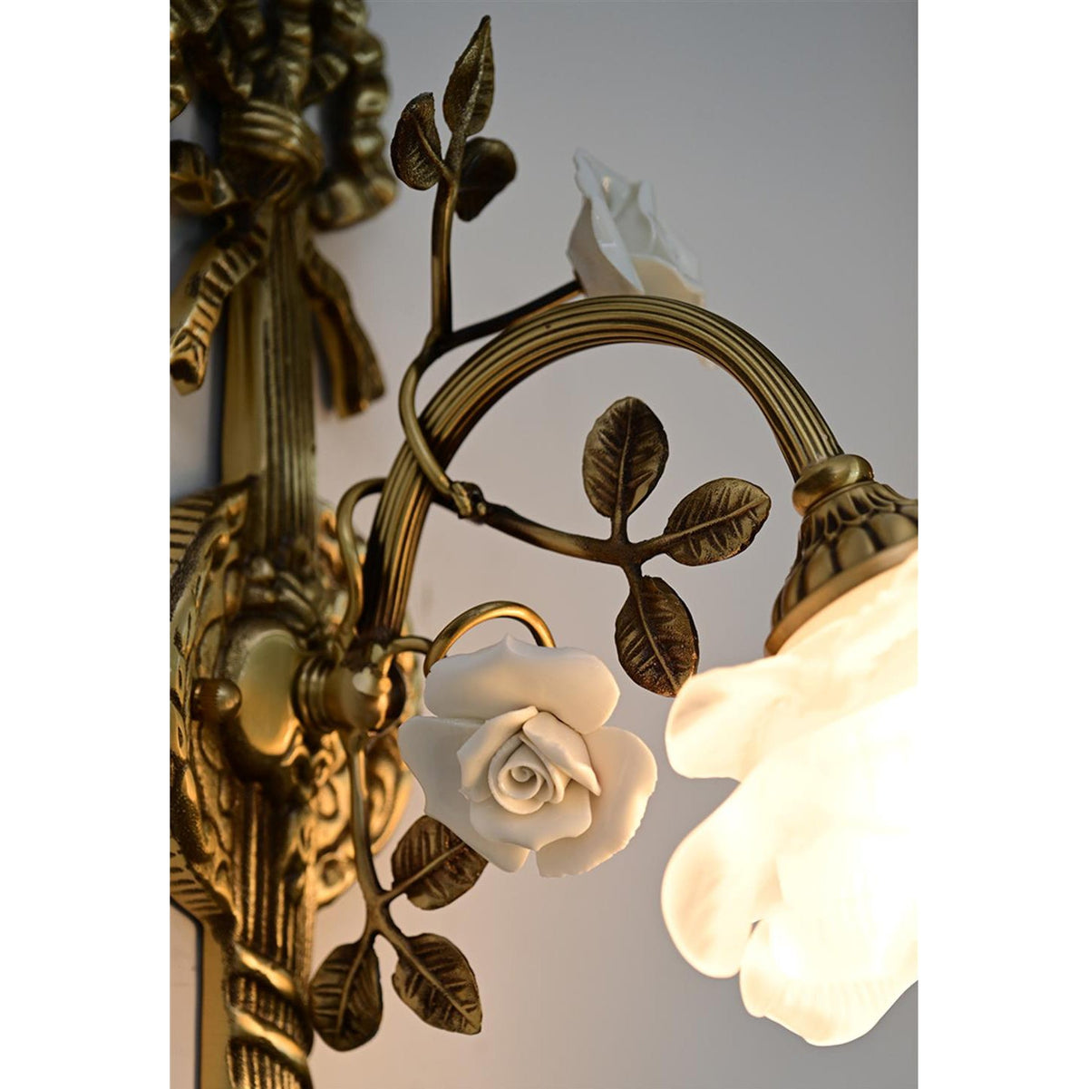 rosalie-floral-wall-lamp