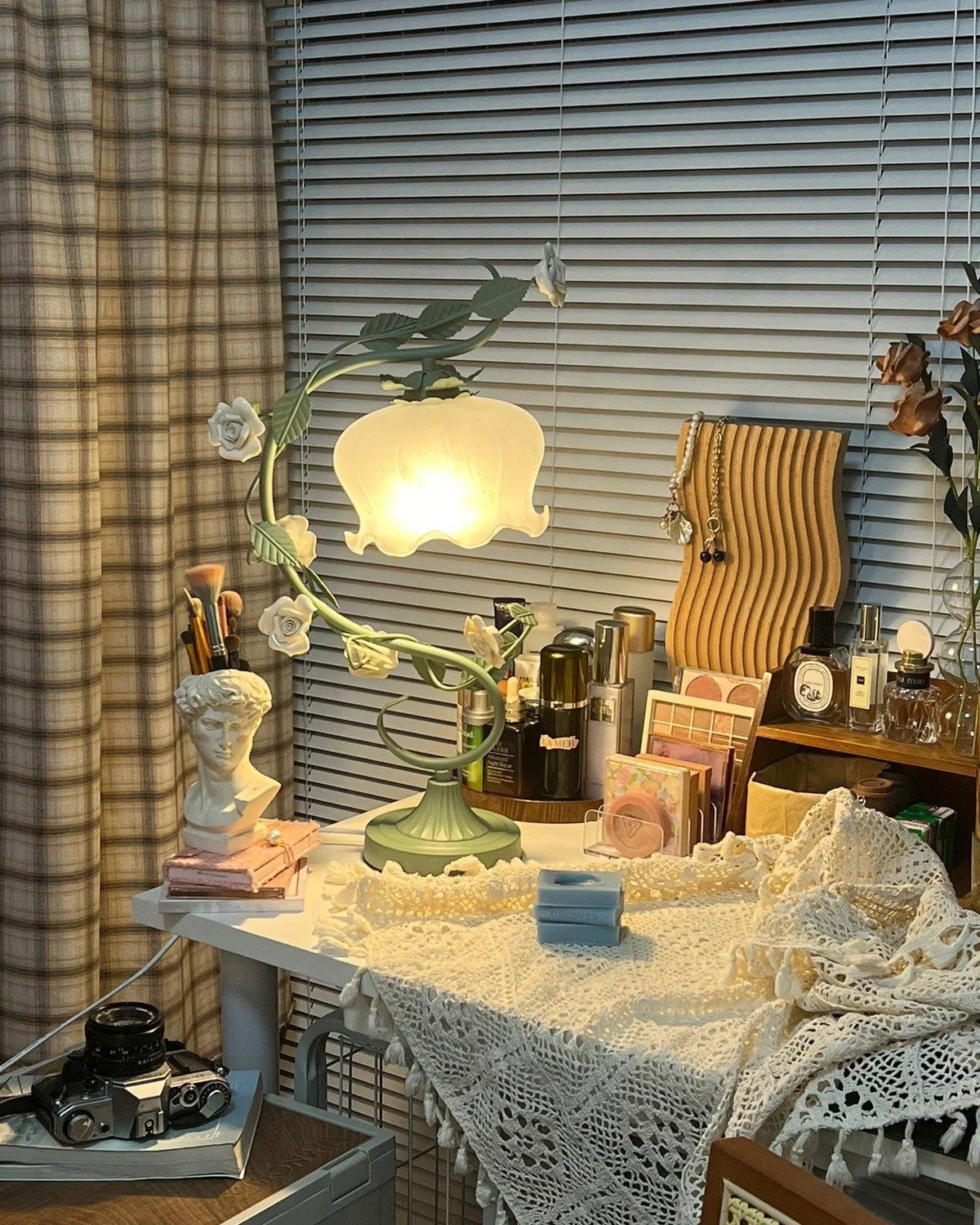 rose-glass-gooseneck-table-lamp