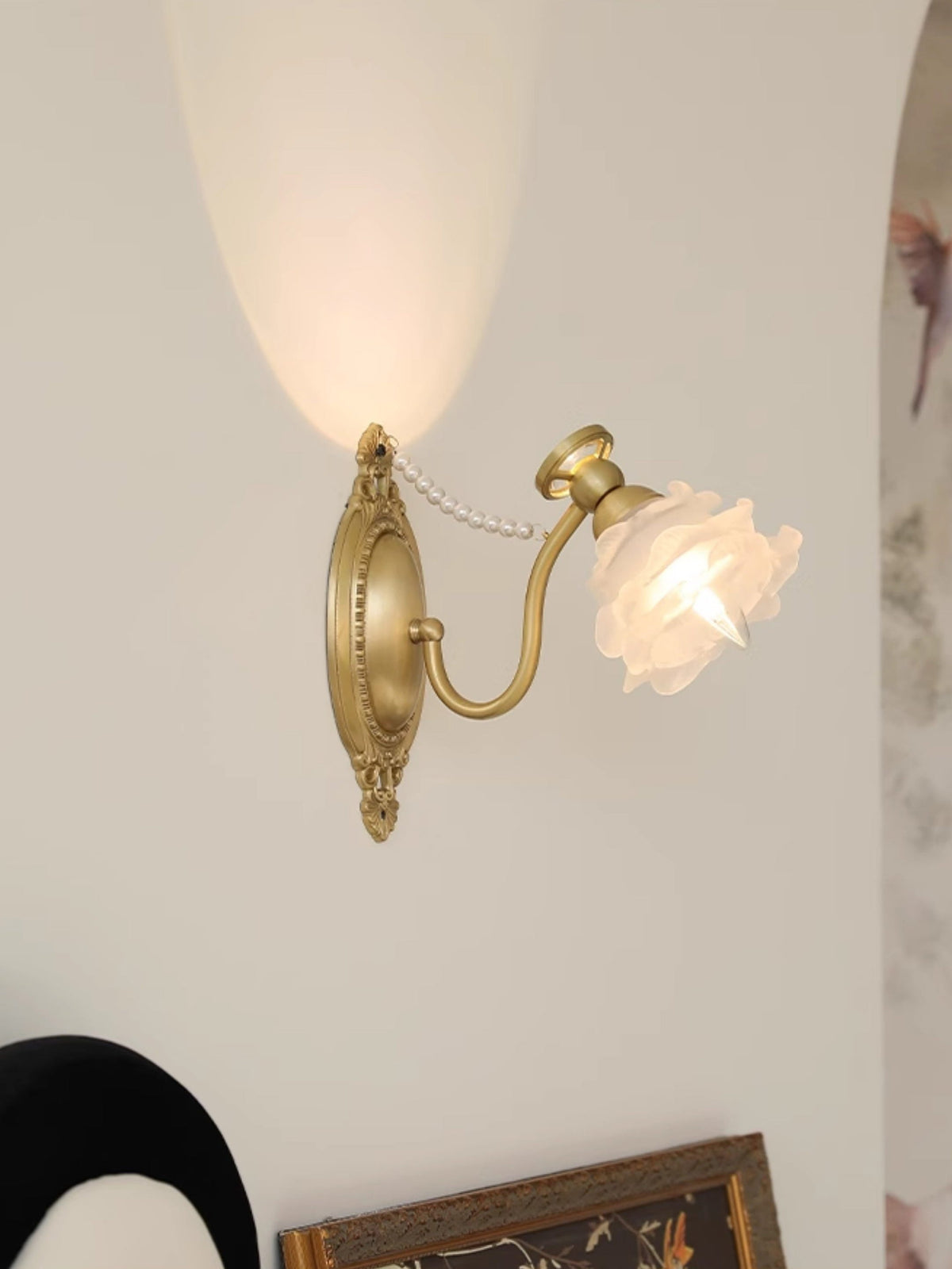 roses-landi-wall-lamp