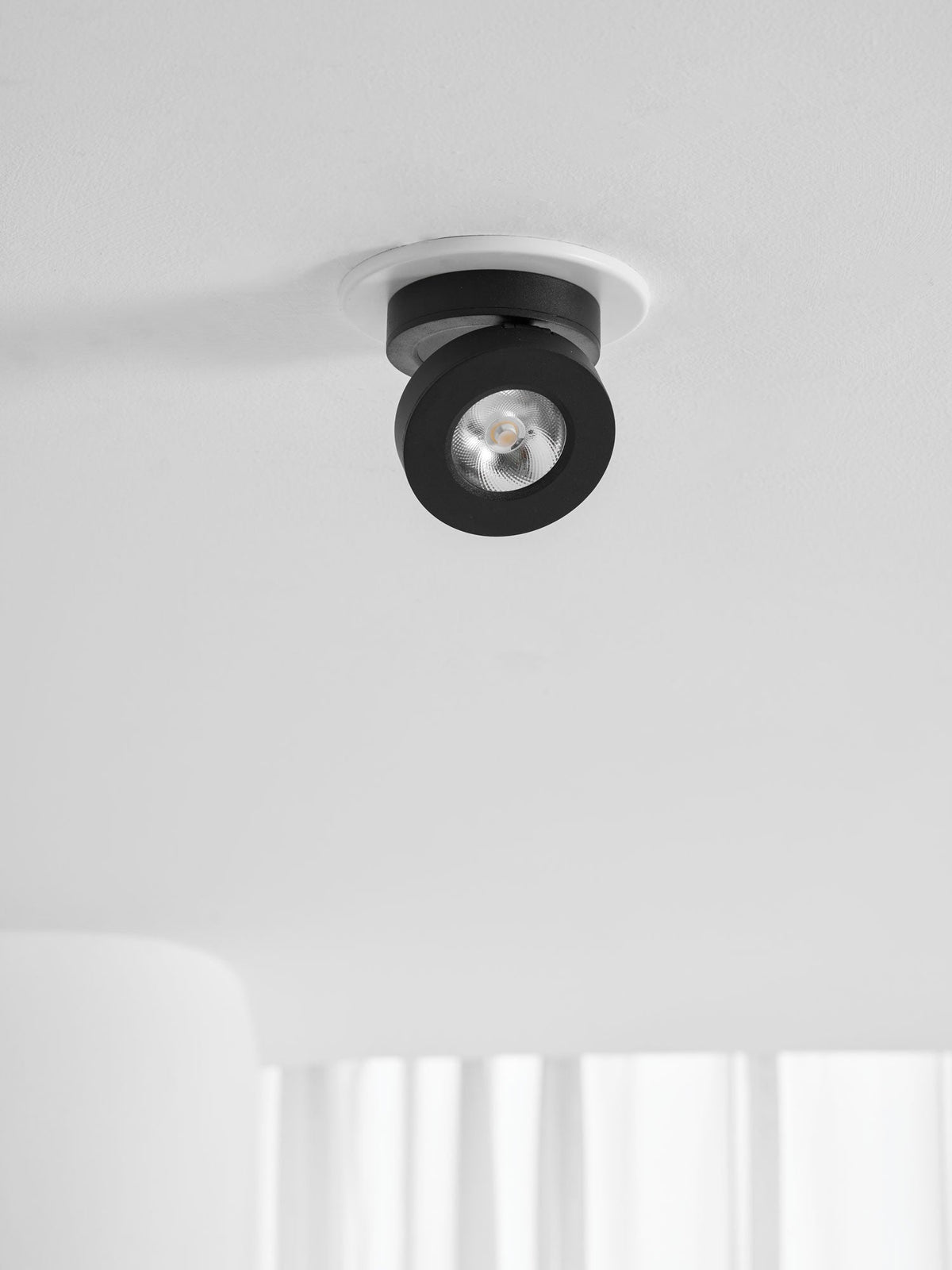 Round Rotating LED Downlight – Adjustable Precision for Modern Interiors