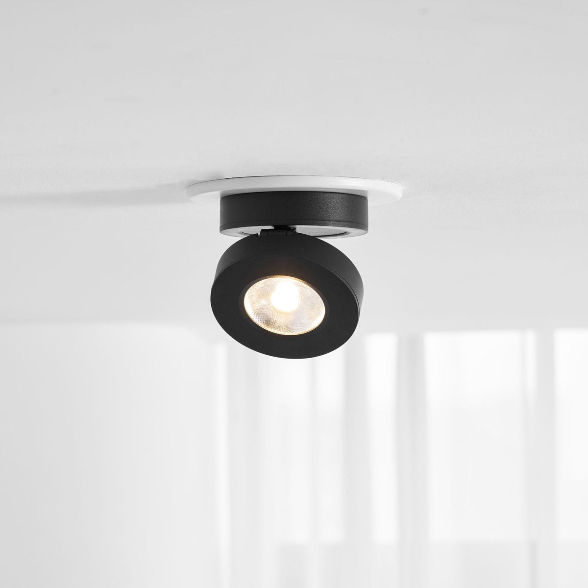 Round Rotating LED Downlight – Adjustable Precision for Modern Interiors