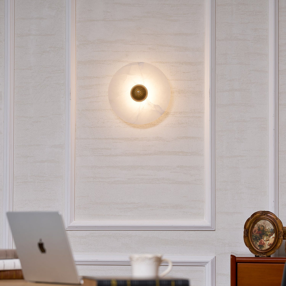 Nayra Alabaster Wall Sconce – Sculpted LED Wall Light in Natural Stone