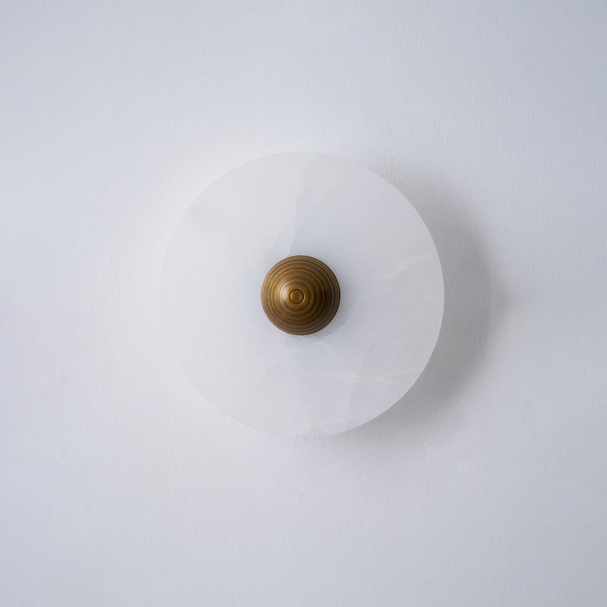 Nayra Alabaster Wall Sconce – Sculpted LED Wall Light in Natural Stone