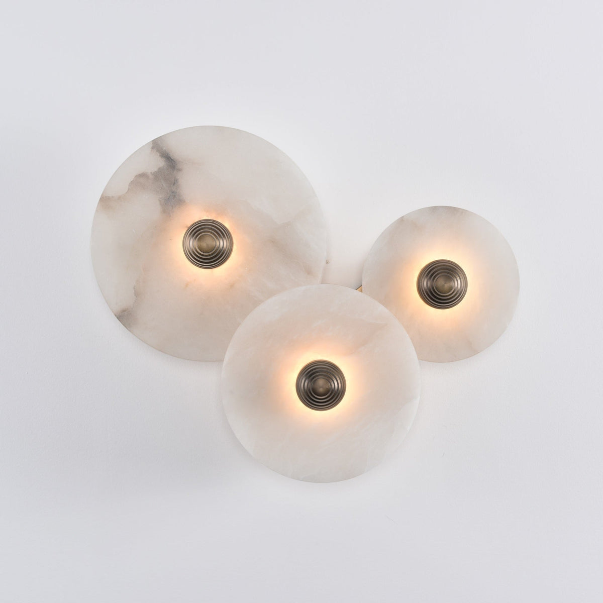 Nayra Alabaster Wall Sconce – Sculpted LED Wall Light in Natural Stone